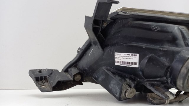 811100K440 Toyota Фара передня права