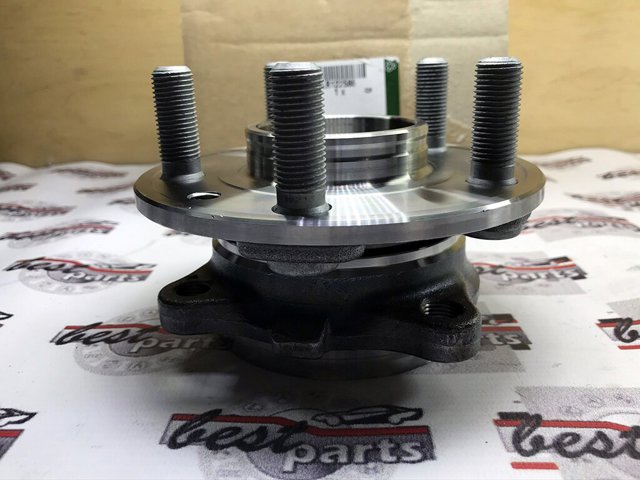 Передня маточина LR122586 Land Rover