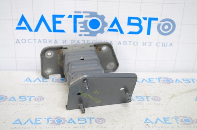 Кронштейн підсилювача переднього бампера FPS FP5036948