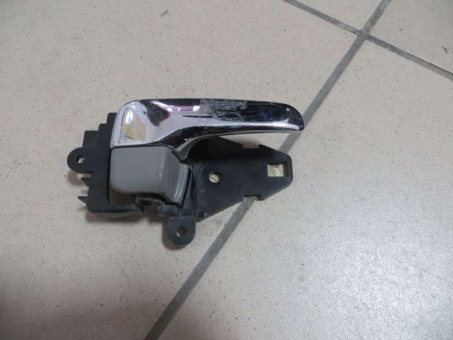 MN105360 Mitsubishi Ручка двері правою внутрішня перед/зад