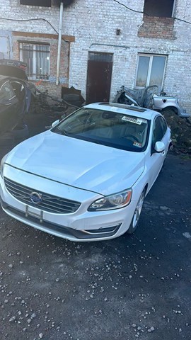 Бампер на авто Volvo 39808118 ціна, від 1177.66 USD