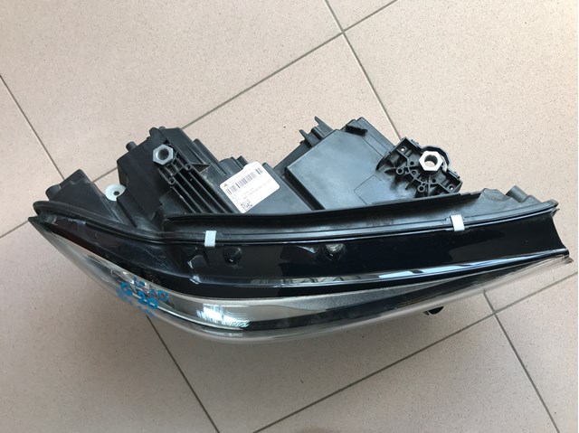 63118496150 BMW Фара правая