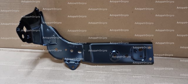 Кронштейн кріплення крила переднього лівого, передній KMV652240 Mazda