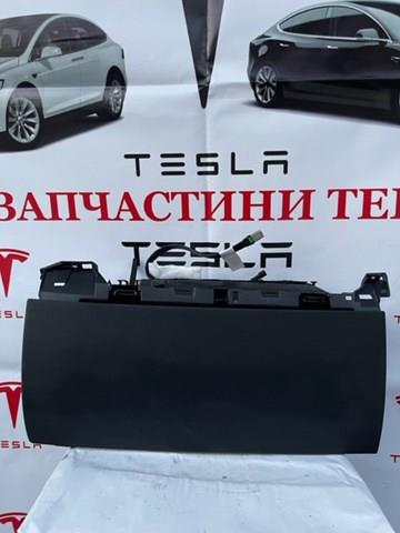 108334000J Tesla Бардачок