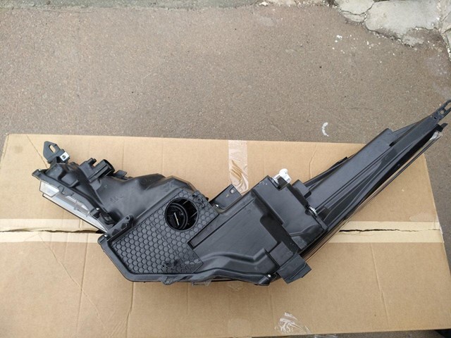 Фара правая Toyota 81130F4070 ціна, від 522.01 USD