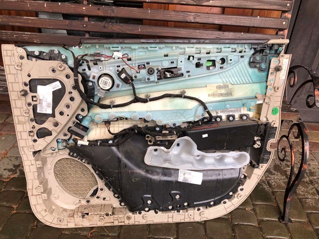 Водійські двері General Motors 23331911