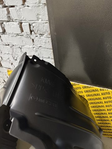 Підкрилок передній лівий Mazda KMV656140A