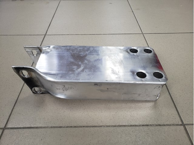A2236205300 Mercedes Кронштейн підсилювача переднього бампера