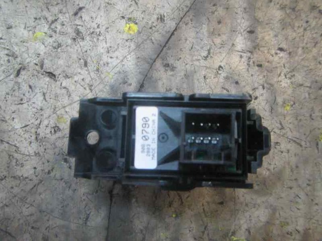 Клавіша електромеханічного гальма стоянки Opel 22818055 ціна, від 13.92 USD