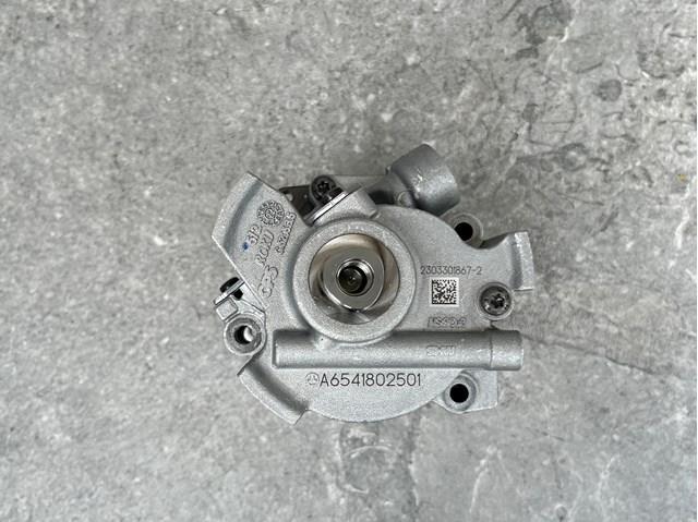 Купити A6541802501 Mercedes Насос маслозакачуючий