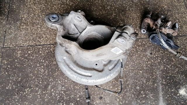 LR024483 Land Rover Цапфа поворотна ліва