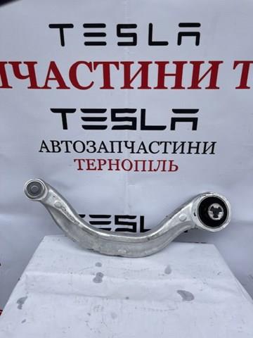 Важіль передньої підвіски нижній, правий 104435900A Tesla