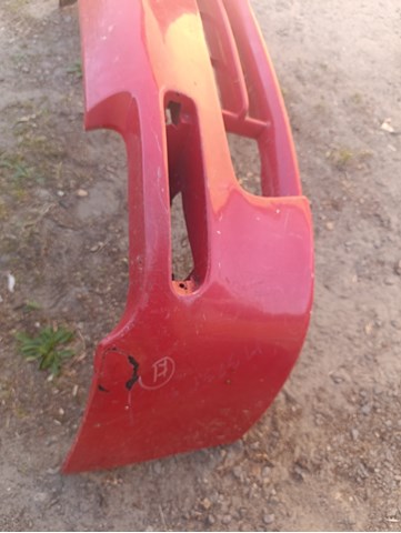 Передній бампер B01A50031 Mazda