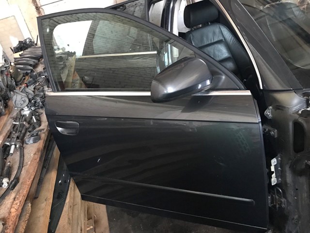 Купити Двері праві передні Audi A4 B7 8EC