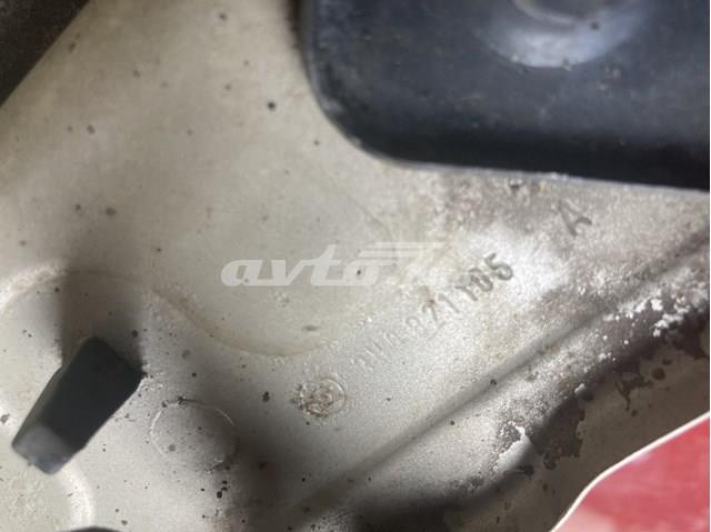 Переднє ліве крило на Skoda SuperB I 3U4