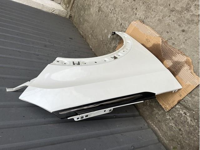 Молдинг переднього правого крила 98142289DX Peugeot/Citroen