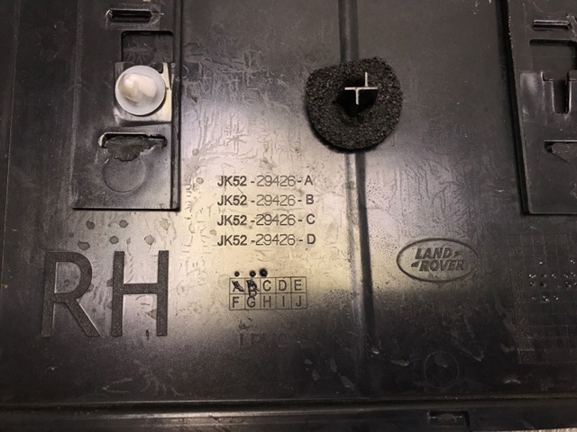 Молдинг передньої правої двері LR116772 Land Rover