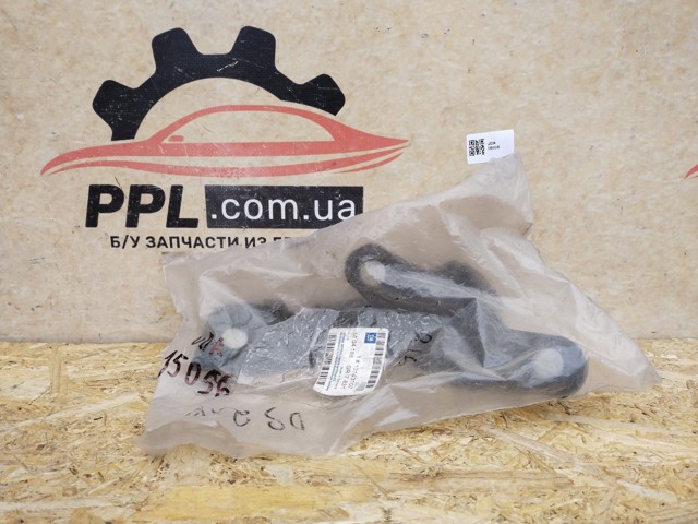 Купити 13143107 General Motors Кронштейн бампера заднього, правий