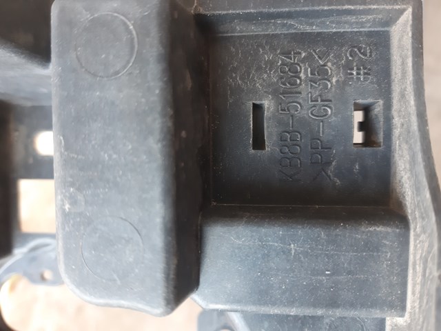 Кронштейн кріплення протитуманною фари, правої Mazda KB8B51684 ціна, від 6.33 USD
