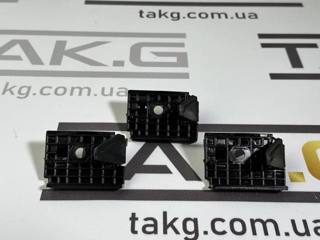 Кріплення бампера Tesla 108417100F ціна, від 3.07 USD