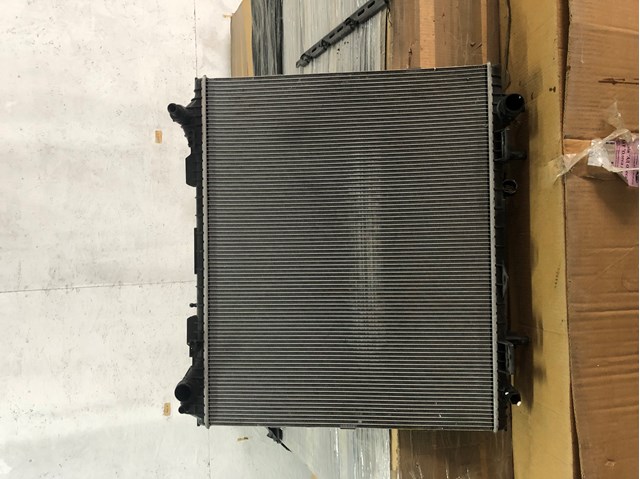 Радіатор LR062425 Land Rover