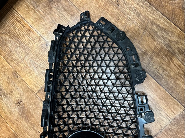 Облицювання радіатора Mazda KB8C50719 ціна, від 28.29 USD