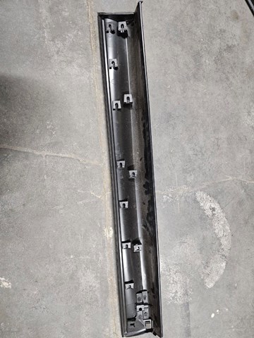 Молдинг передньої правої двері Mazda KB7W51RA0E