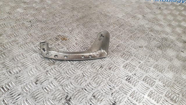 Кронштейн бампера заднього, правий Subaru 57707AG360 ціна, від 3.80 USD