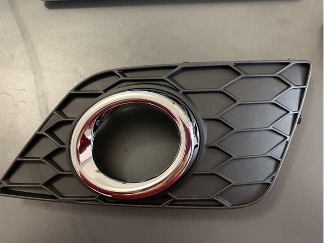 Обід (окантовка) фари противотуманної, правої Nissan/Infiniti 622564AF0A ціна, від 12.25 USD
