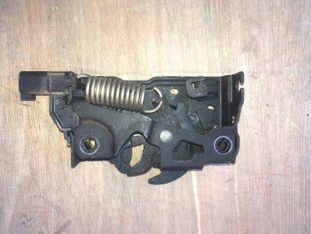 LJ6A16700AC Ford Запор капота (замок і привід замка капота)