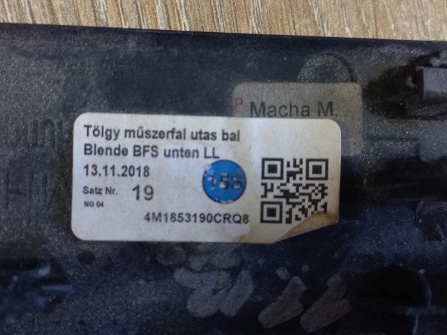 4M1853190CRQ8 VAG Молдинг (накладка) панелі приладів "торпедо", правий