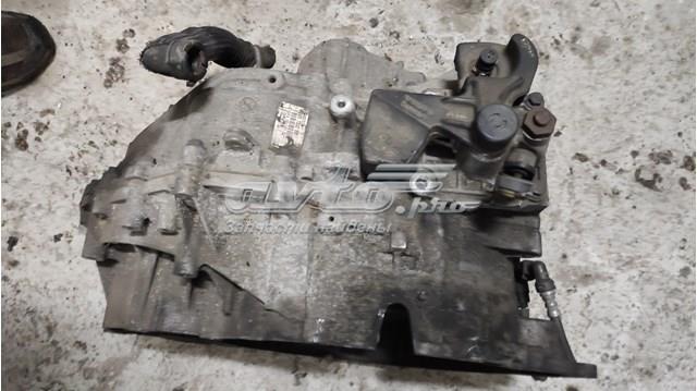 Купити 8252153 Volvo 