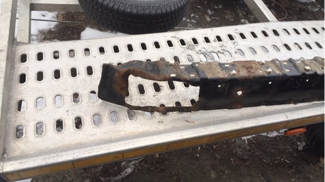  Підсилювач заднього бампера Mitsubishi Pajero 3