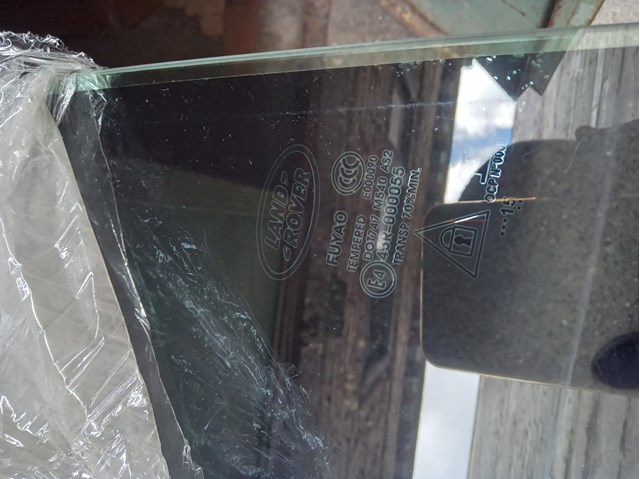 Вікно задніх дверей Land Rover LR058833