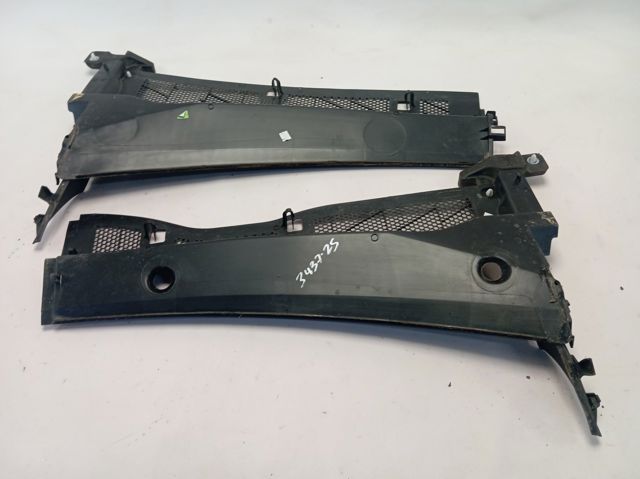 98207944XT Peugeot/Citroen Водостік лобового скла, жабо