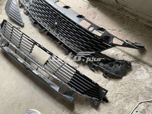98367683XT Peugeot/Citroen Решітка переднього бампера, центральна