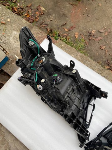 Купити 8113060N10 Toyota Права блок фара