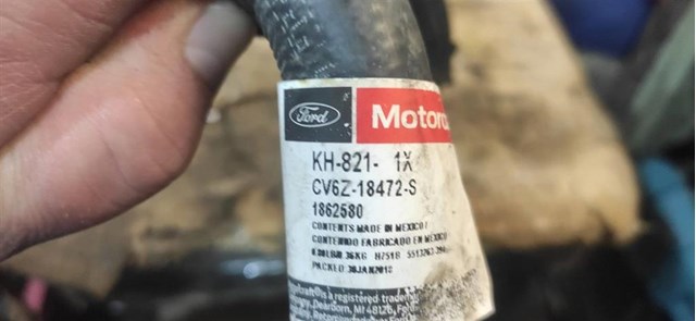 CV6Z18472S Ford Водяний патрубок