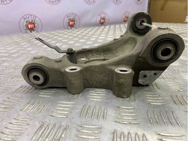 430185NA0A Nissan/Infiniti Цапфа поворотна права