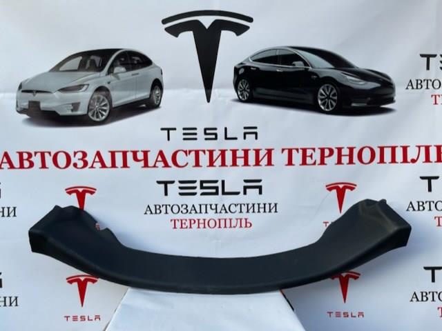 Обшивка-облицювання кришки багажника 113281200A Tesla