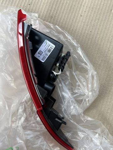 Протівотуманнка задня, права Land Rover LR082083 ціна, від 124.31 USD