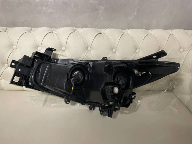 Купити BABF510K0D Mazda Права блок фара