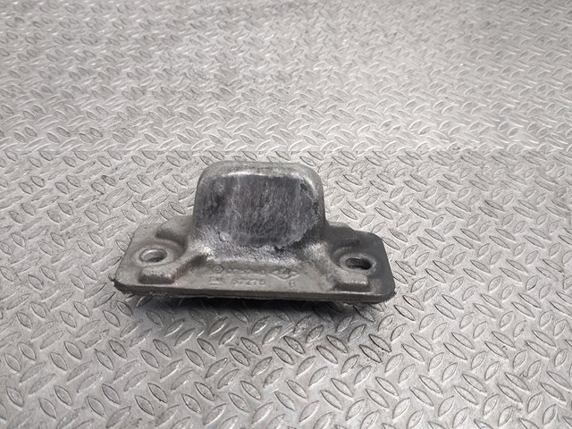 Обмежувач зсувних дверей, верхній на кузові Nissan/Infiniti 8200075740