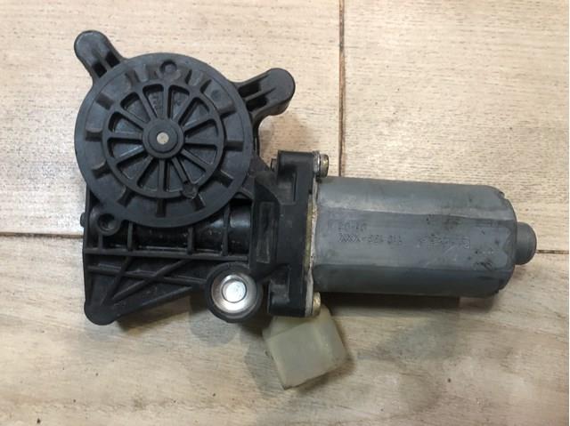0130821709 Bosch Мотор склопідйомника дверей передніх, правих