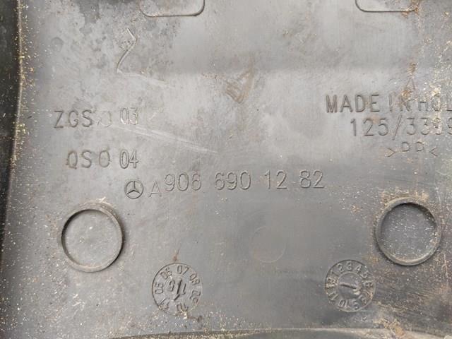 Накладка стійки кузова зовнішня, центральна права A9066901282 Mercedes