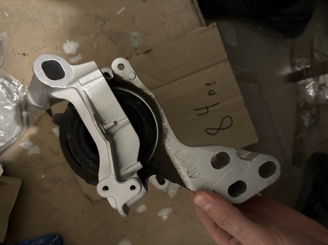 Купити TK7839060 Mazda Подушка (опора) двигуна, права