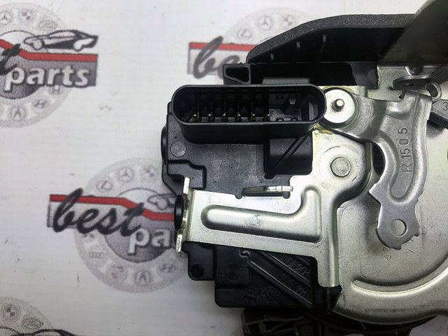 Замок дверки правої передньої LR070437 Land Rover