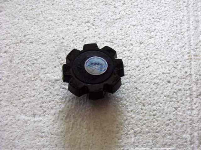 Купити E010400601 Geely Кришка маслозаливной горловини