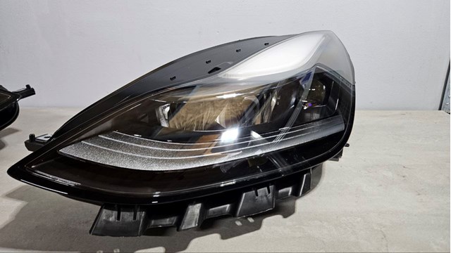 ZTS1100L Signeda Фара дальнього світла в зборі