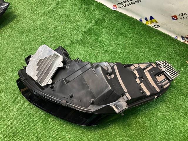 Купити 107737200K Tesla Права блок фара